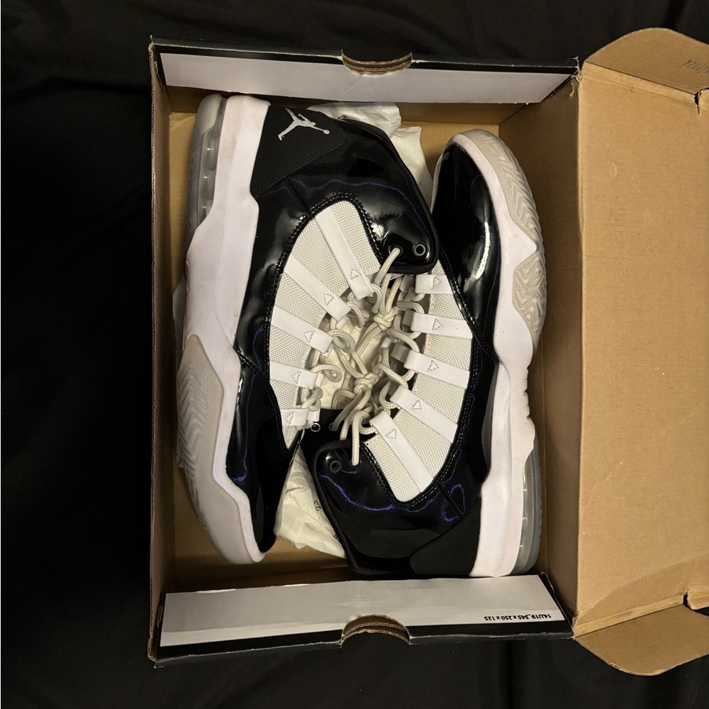 Jordan Max Aura size 10.5